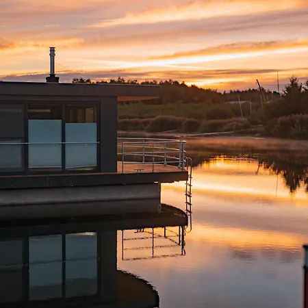 Semesterbostad Floatinghouse Seestern