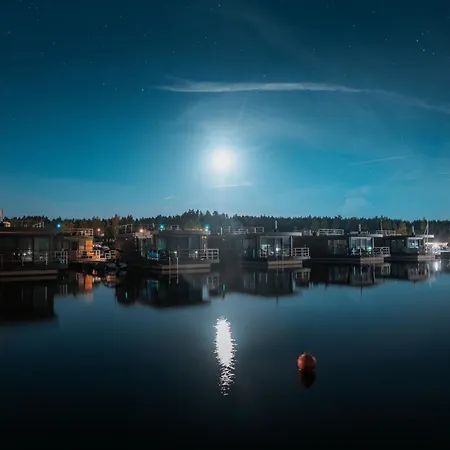 Semesterbostad Floatinghouse Seestern